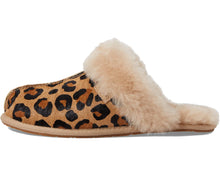 Load image into Gallery viewer, Ugg - Women Scuffette II Leopard - Clique Apparel