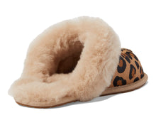 Load image into Gallery viewer, Ugg - Women Scuffette II Leopard - Clique Apparel