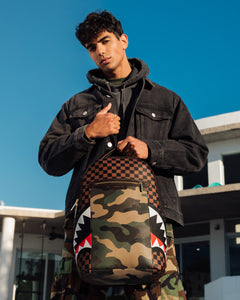 Sprayground - Exterior Gold Zip Pocket Sharks in Paris Backpack (Dlxv) - Clique Apparel